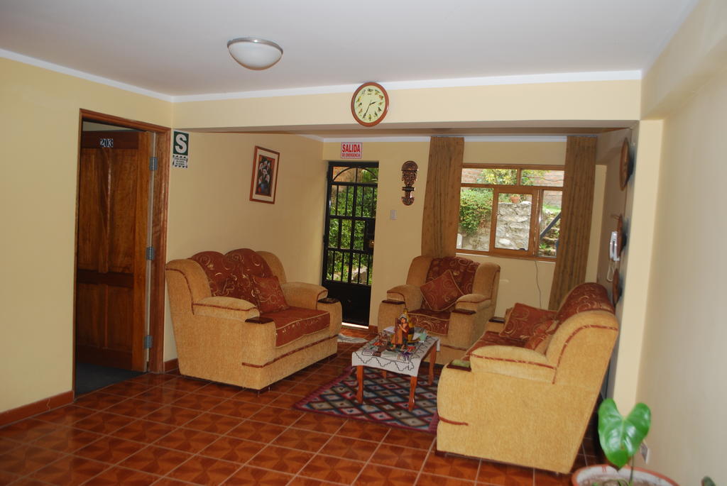 Morales Guest House Huaraz  Buitenkant foto