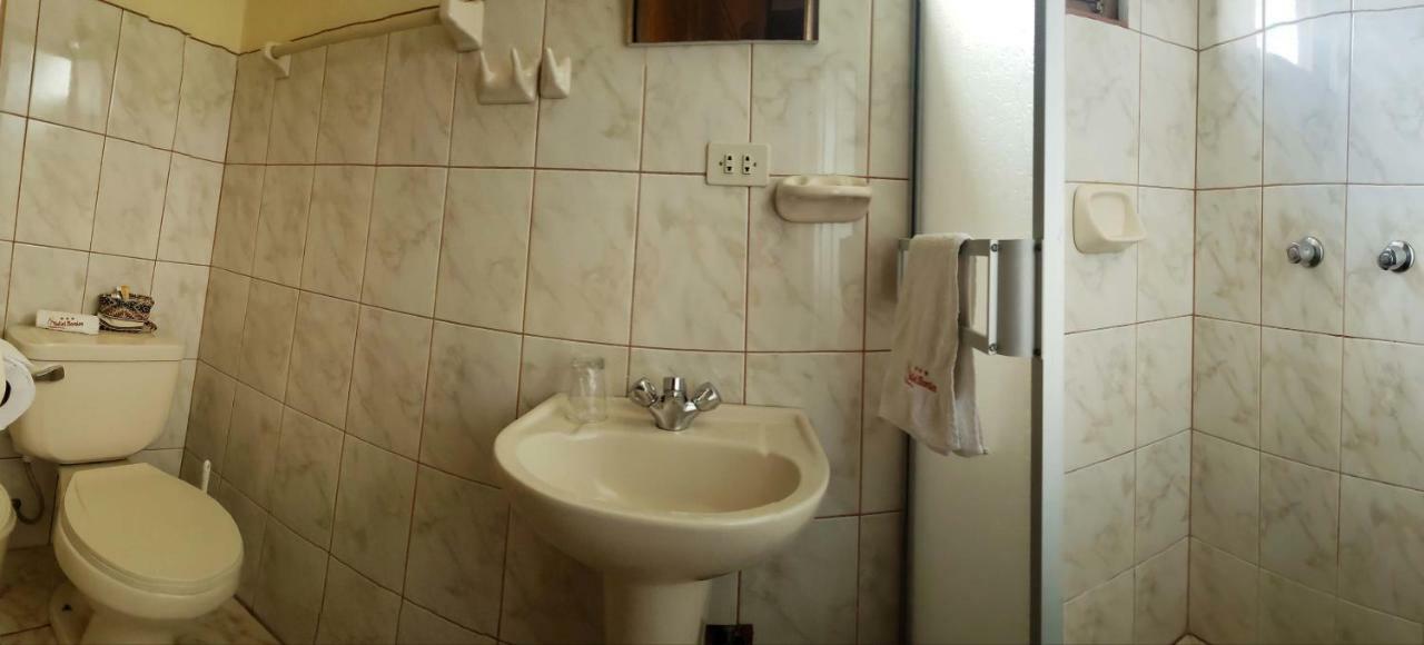 Morales Guest House Huaraz  Buitenkant foto